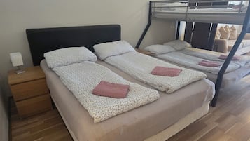 Family Studio | Premium bedding, soundproofing, free cots/infant beds, free WiFi