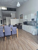 Stúdíóíbúð fyrir fjölskyldur | Rúmföt af bestu gerð, hljóðeinangrun, ókeypis vöggur/ungbarnarúm