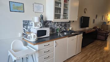 Studio Familial | Cuisine privée | Micro-ondes, plaque de cuisson, grille-pain