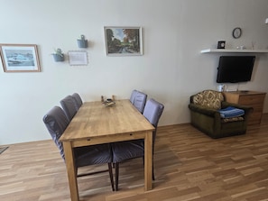 Family Studio | In-room dining - Reykjanes Guesthouse (Grindavik)