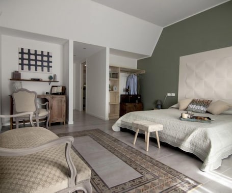 Suite | Premium bedding, desk, soundproofing, iron/ironing board