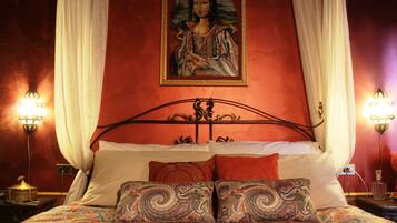 Romantic Apartment, 2 Bedrooms, City View | 2 bedrooms, premium bedding, in-room safe, desk