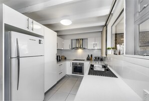 3 Bedroom, 2 Bathroom Villa | Private kitchen | Full-size fridge, microwave, oven, stovetop