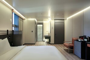 Premium bedding, desk, free WiFi, bed sheets - L&L City Hotel (Jeju City)