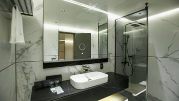 Free toiletries, hair dryer, slippers, bidet