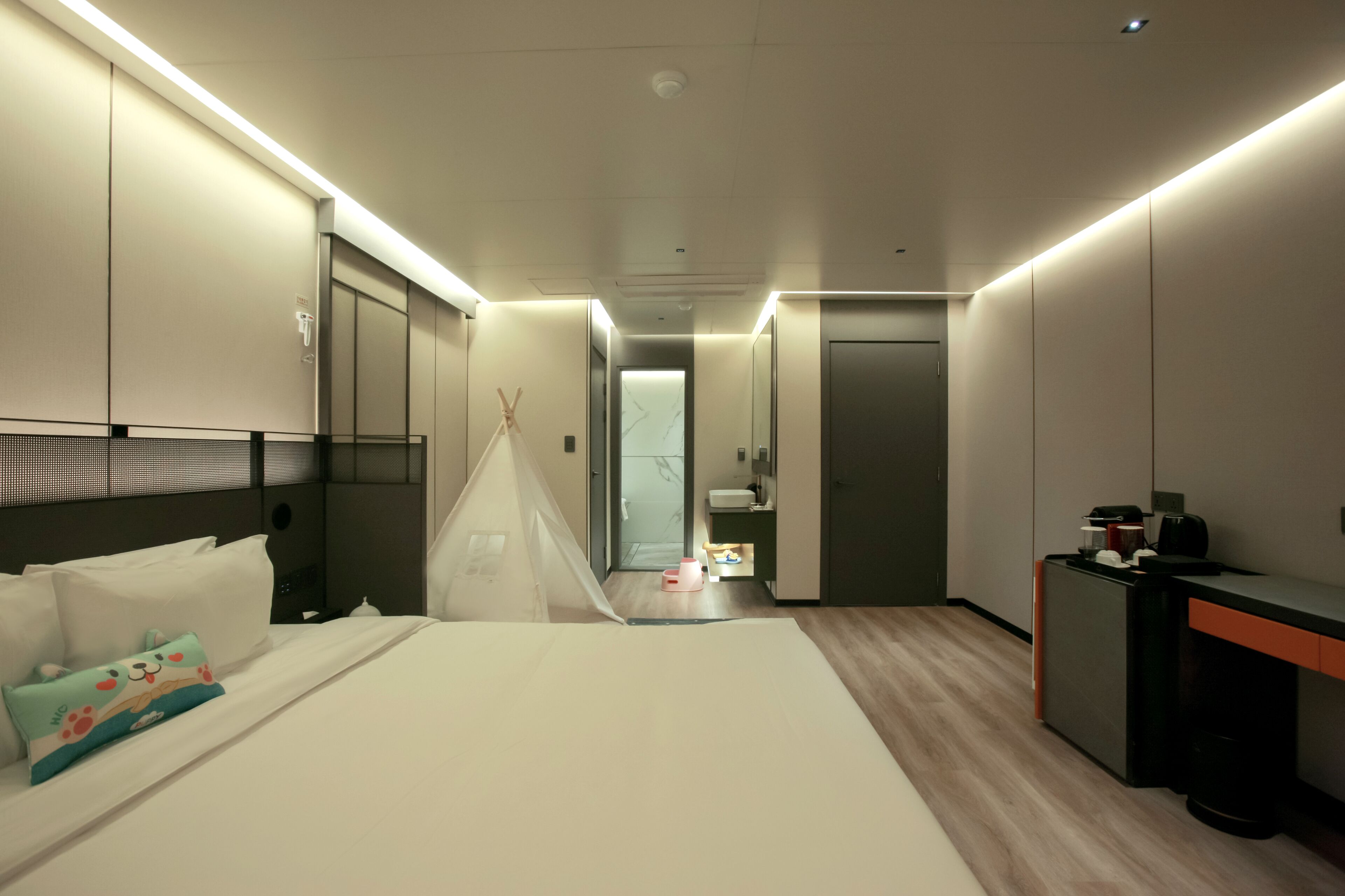 premium room (kids) | 1 bedroom, premium bedding, desk, free wifi