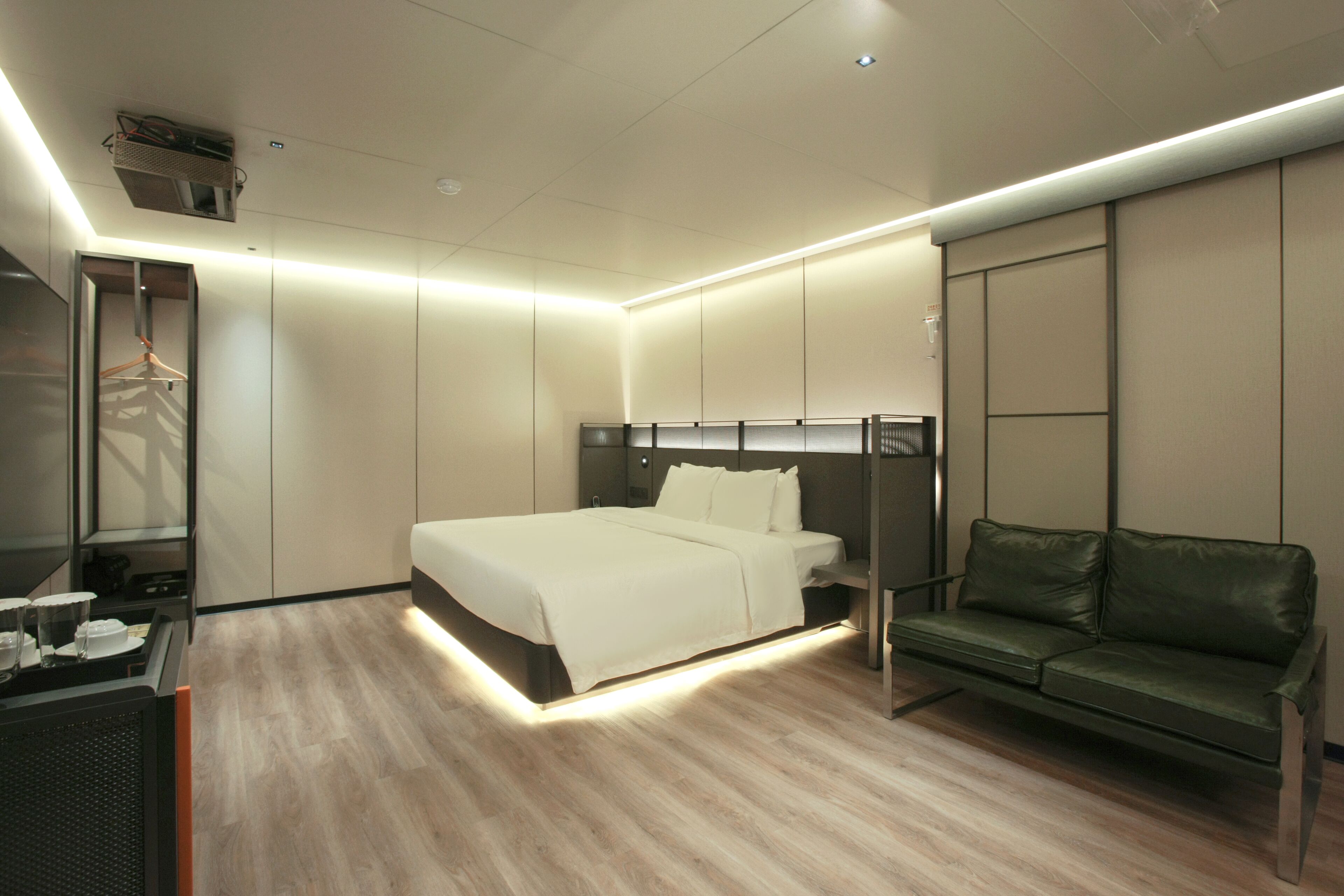 premium room (cinema) | 1 bedroom, premium bedding, desk, free wifi