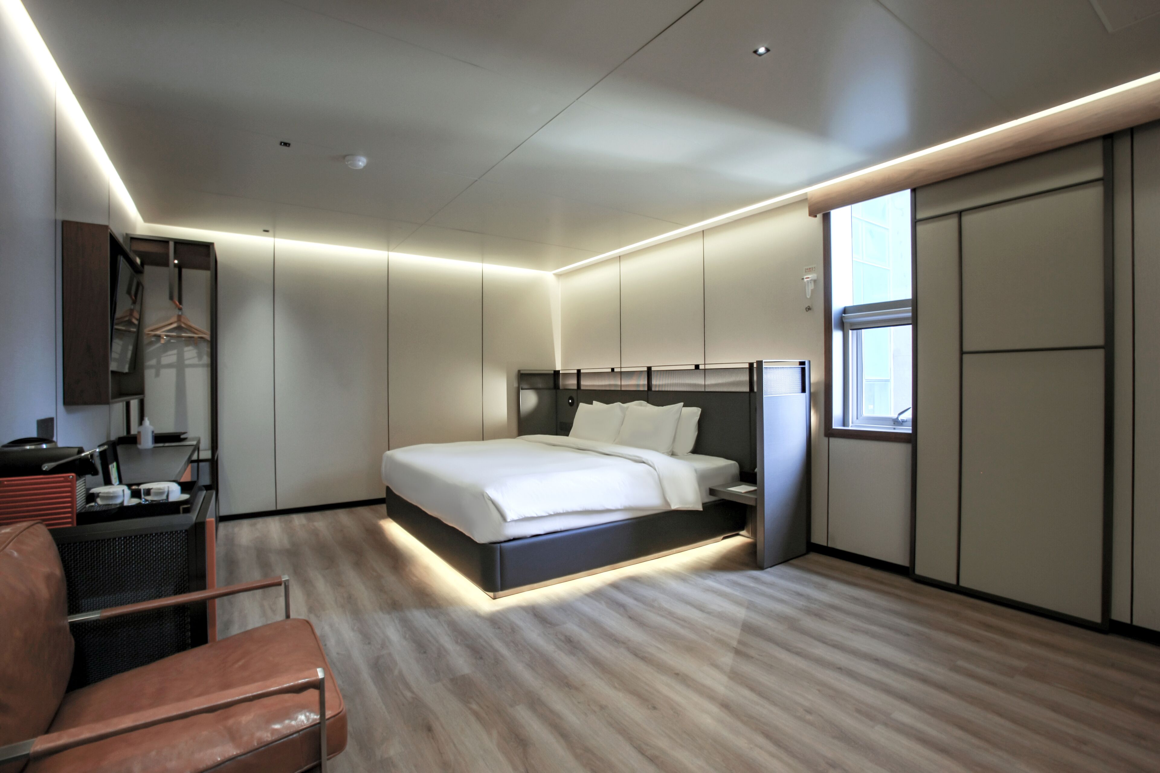 premium deluxe | 1 bedroom, premium bedding, desk, free wifi