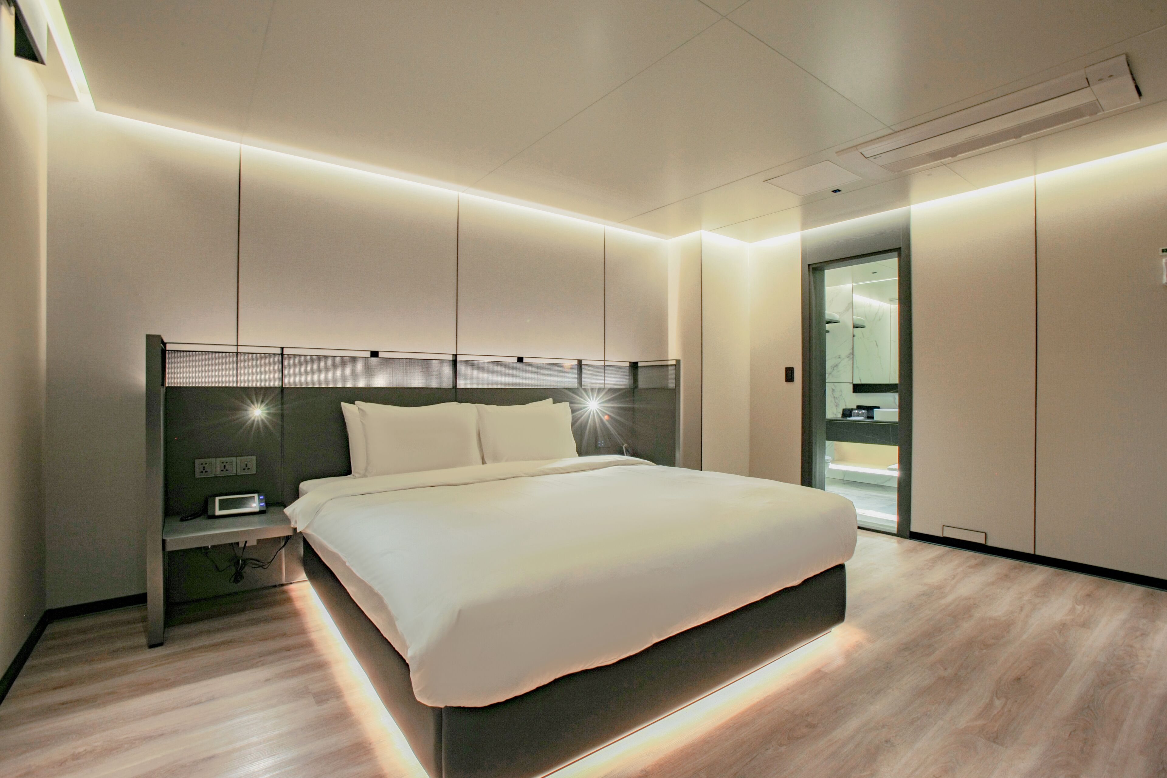 Ropa de cama de alta calidad, escritorio, wifi gratis y ropa de cama 