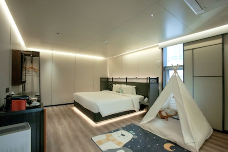 Premium Room (Kids) | Premium bedding, desk, free WiFi, bed sheets