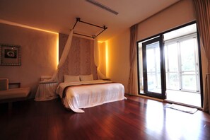 Premium bedding, desk, blackout curtains, rollaway beds - Sun Moon Lake Karuizawa Villa B&B (Yuchi)
