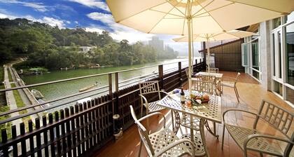 Sun Moon Lake Karuizawa Villa B&B