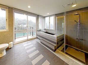 Superior Double Room | Bathroom | Free toiletries, hair dryer, slippers, towels - Sun Moon Lake Karuizawa Villa B&B (Yuchi)