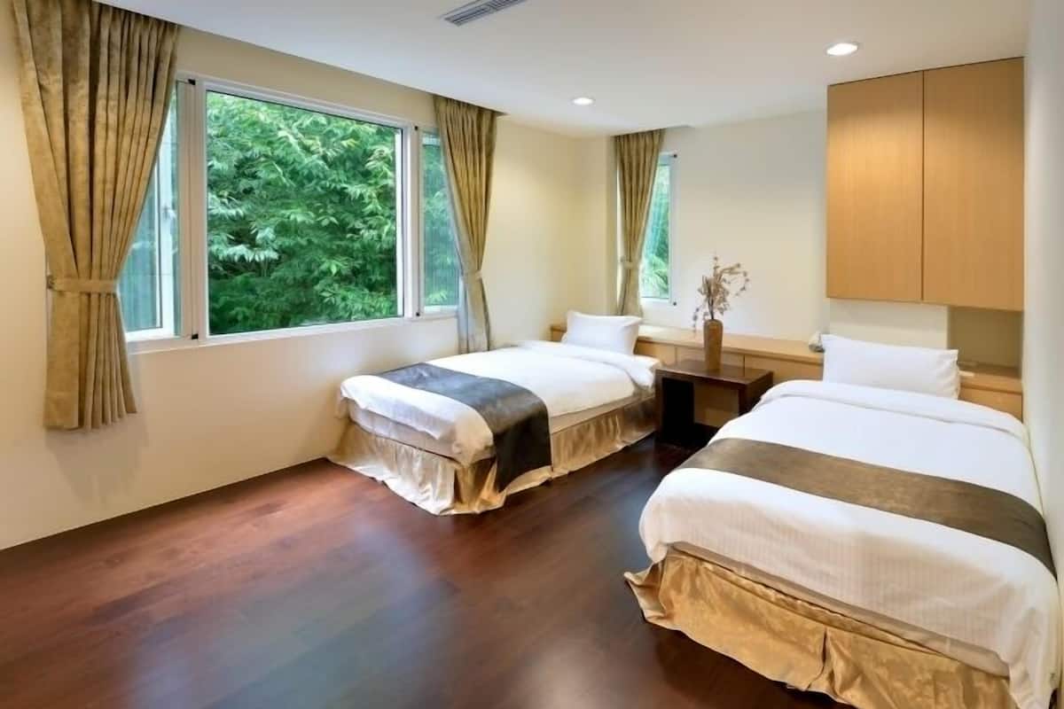 Standard Twin Room | Premium bedding, desk, blackout drapes, rollaway beds