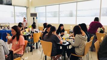 Desayuno buffet incluido todos los días