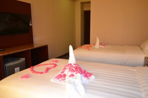 ห้องดีลักซ์ทวิน | มินิบาร์, ตู้นิรภัยในห้องพัก, โต๊ะทำงาน, ผ้าม่านกันแสง