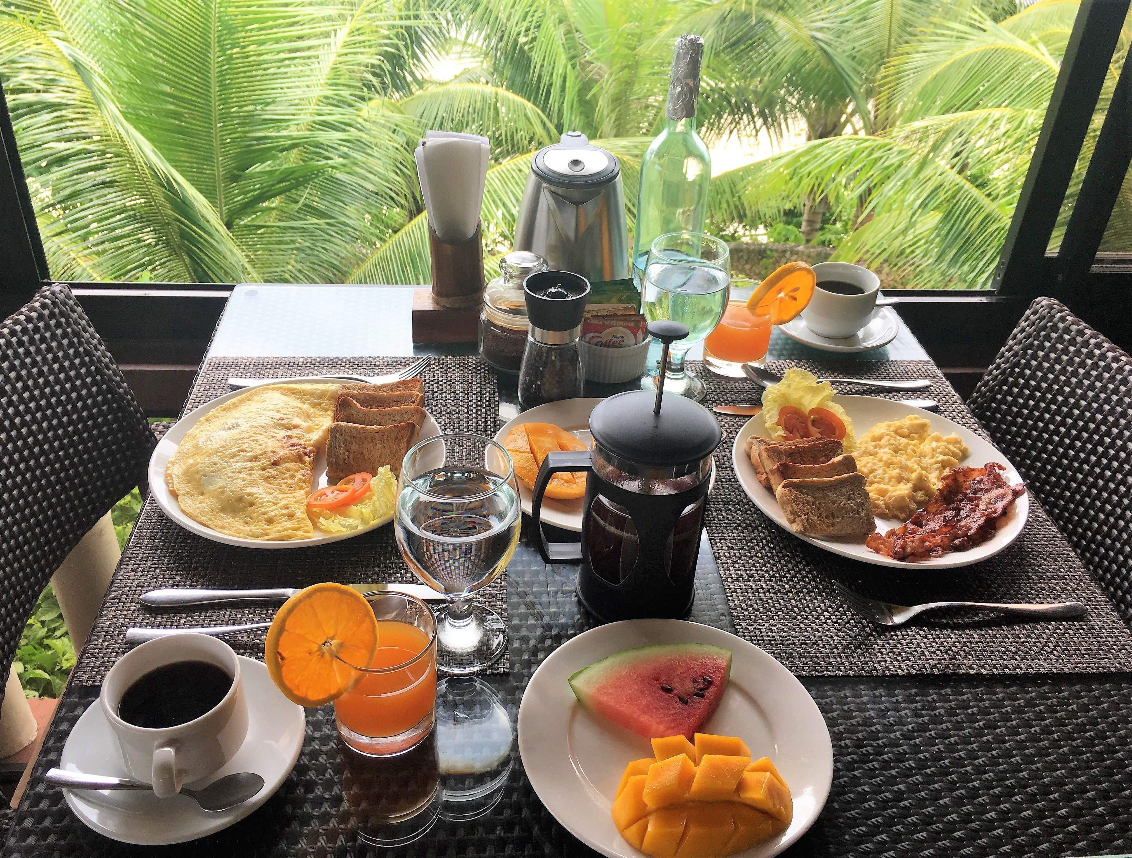 daily cooked-to-order breakfast for a fee