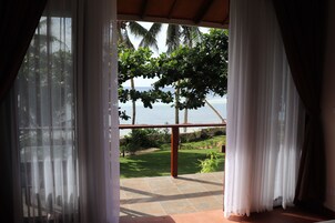 The Oceanview Cabana | Sacada