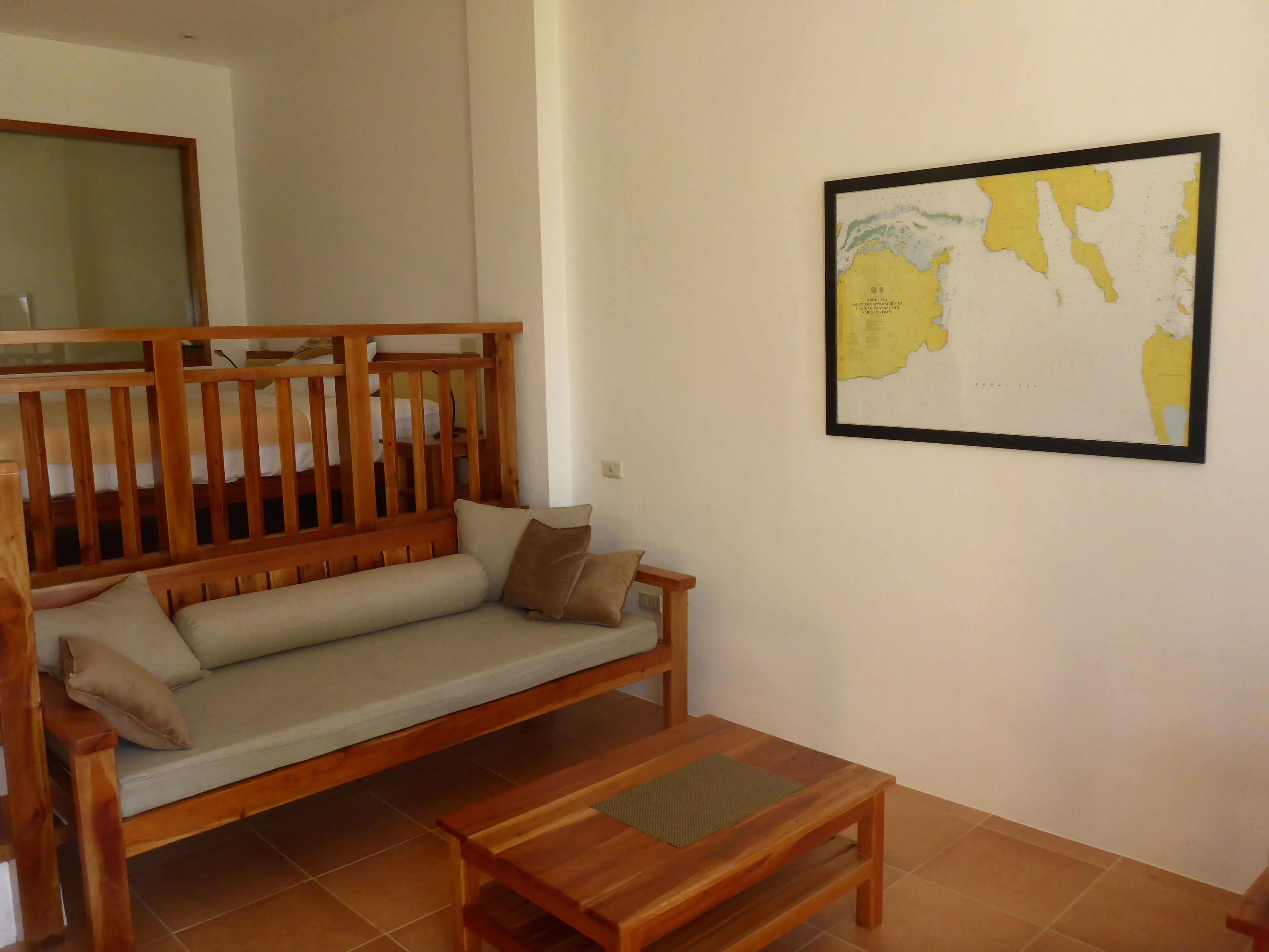 deluxe seaview suite | living area | books