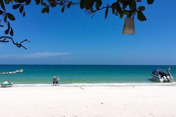 Beach nearby, sun loungers, beach umbrellas, beach towels