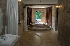 Garden Suite | Premium bedding, in-room safe, free WiFi - La Toscana Resort (Suan Phueng)