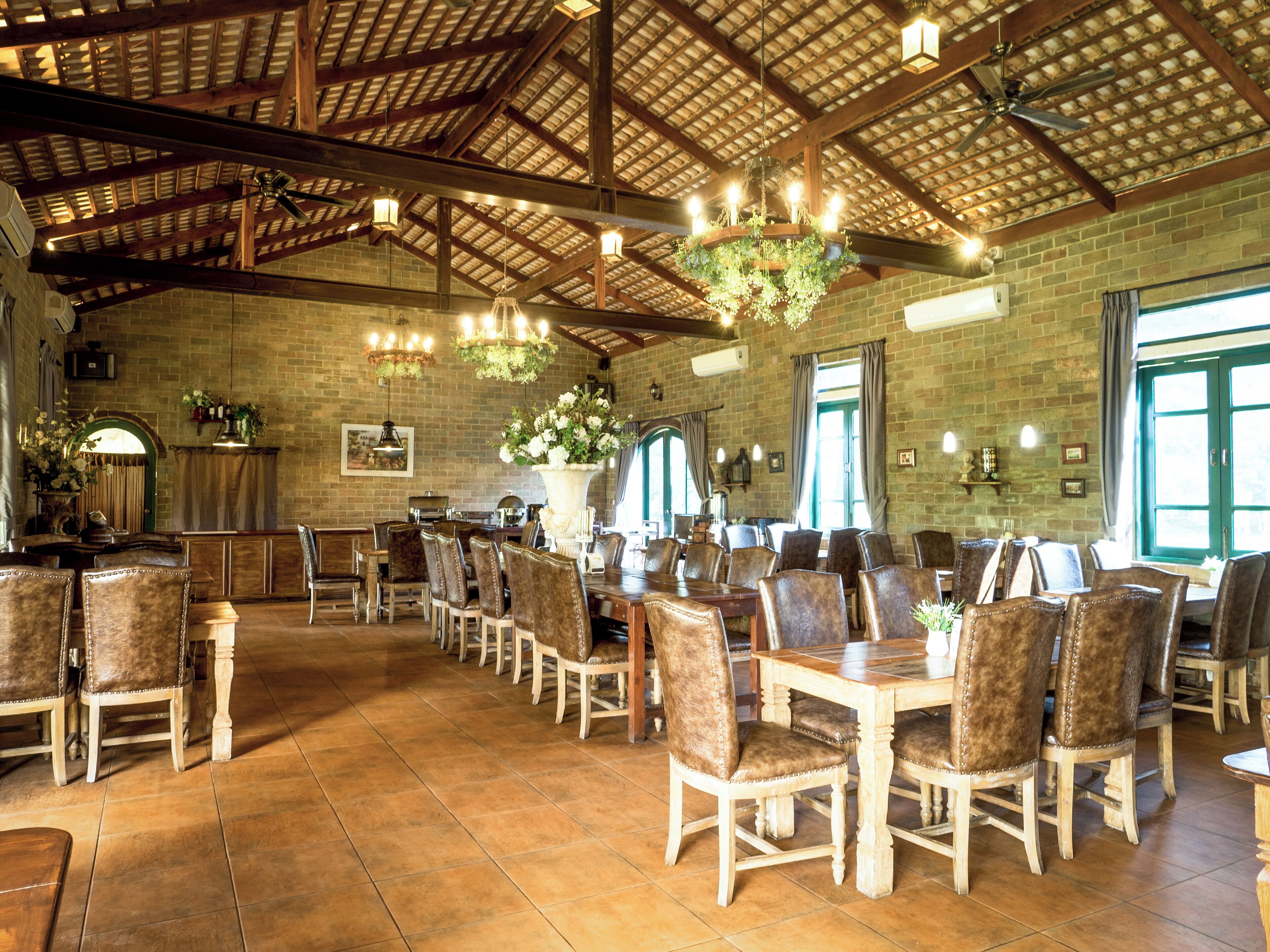 lunch and dinner served, local and international cuisine