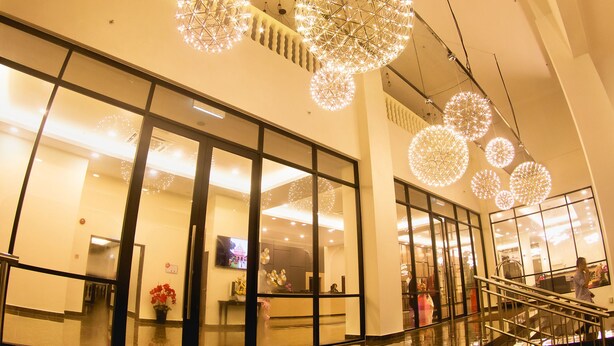 A spacious lobby with large glass doors, a reception desk, and a staircase. - Casa Bonita Hotel (Malacca City)
