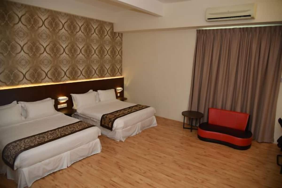 1 bedroom, Egyptian cotton sheets, premium bedding, desk
