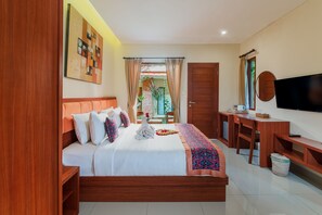Deluxe Room | Minibar, in-room safe, desk, iron/ironing board - Gana Hotel & Restaurant (Ubud)