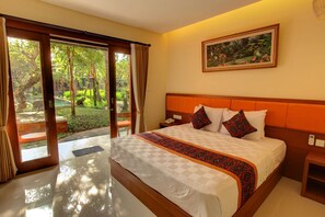 Minibar, in-room safe, desk, iron/ironing board - Gana Hotel & Restaurant (Ubud)