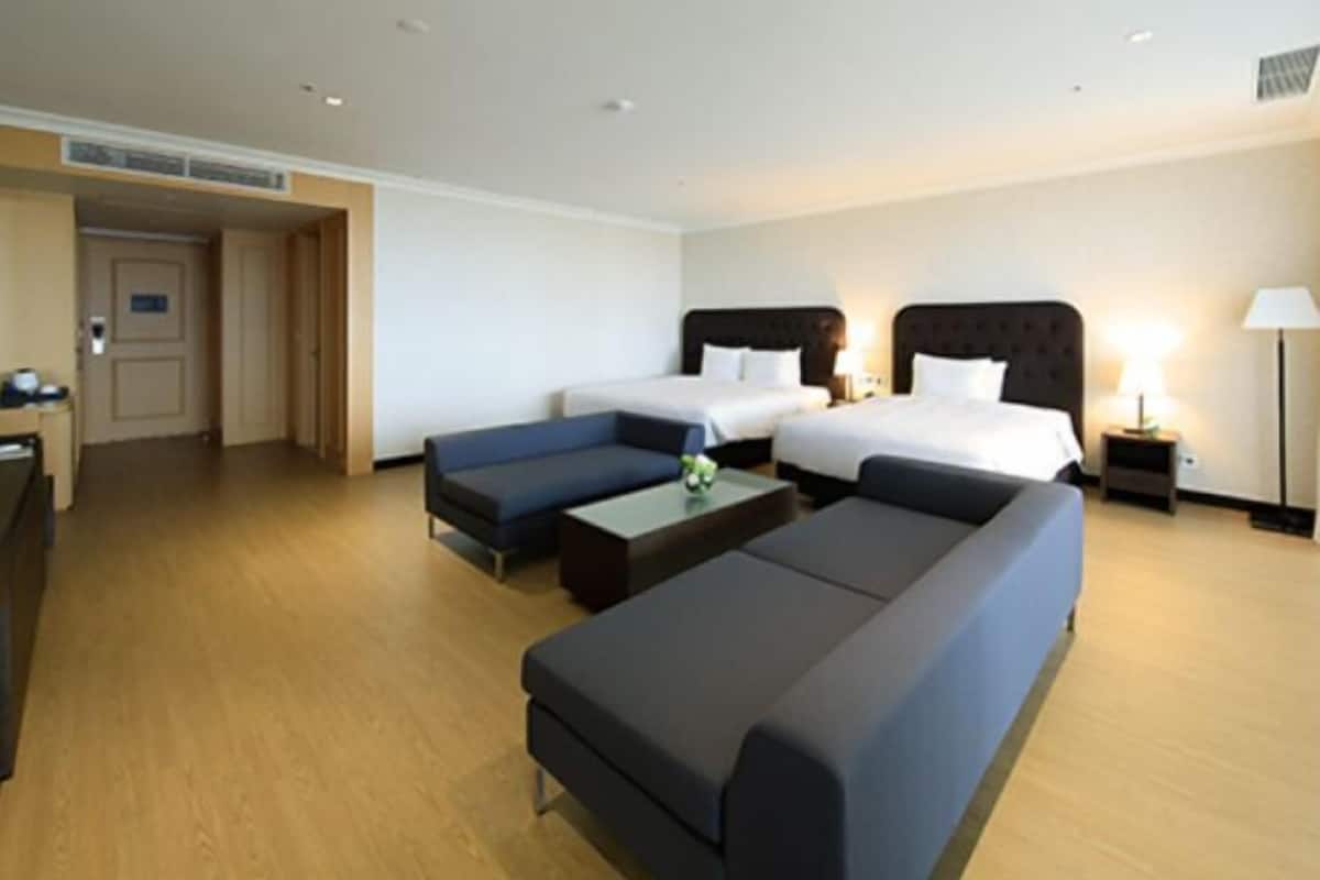 Blackout curtains, rollaway beds, free WiFi