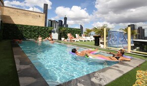 Outdoor pool - City Backpackers HQ (Brisbane)