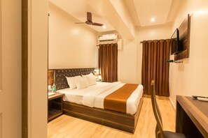 Chambre Deluxe double ou avec lits jumeaux, 2 lits jumeaux, non-fumeur, vue sur la ville | Bureau, lit d’appoint (supplément), accès au Wi-Fi (inclus)