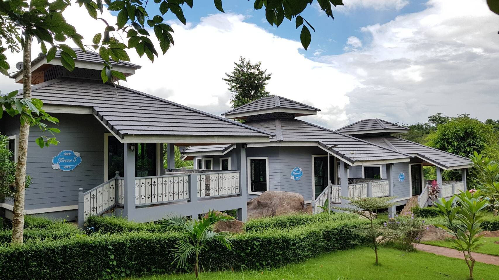 Deluxe Cottage | Minibar, rollaway beds, bed sheets