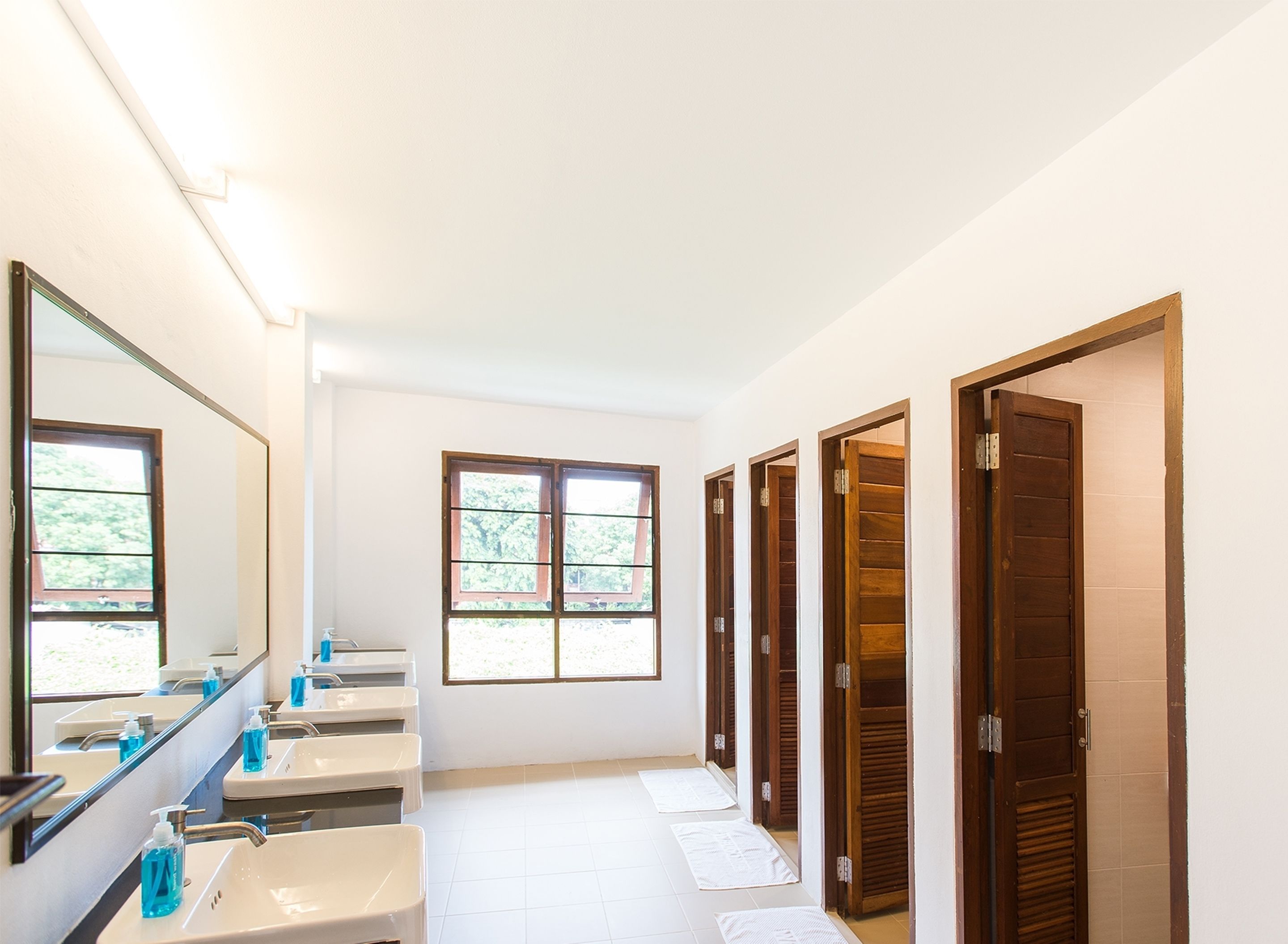 Shower, free toiletries, hair dryer (on request), bidet