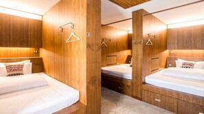 5-Queen Cabin Bed Mixed Dormitory With Shared Bathrooms | Ilmainen Wi-Fi