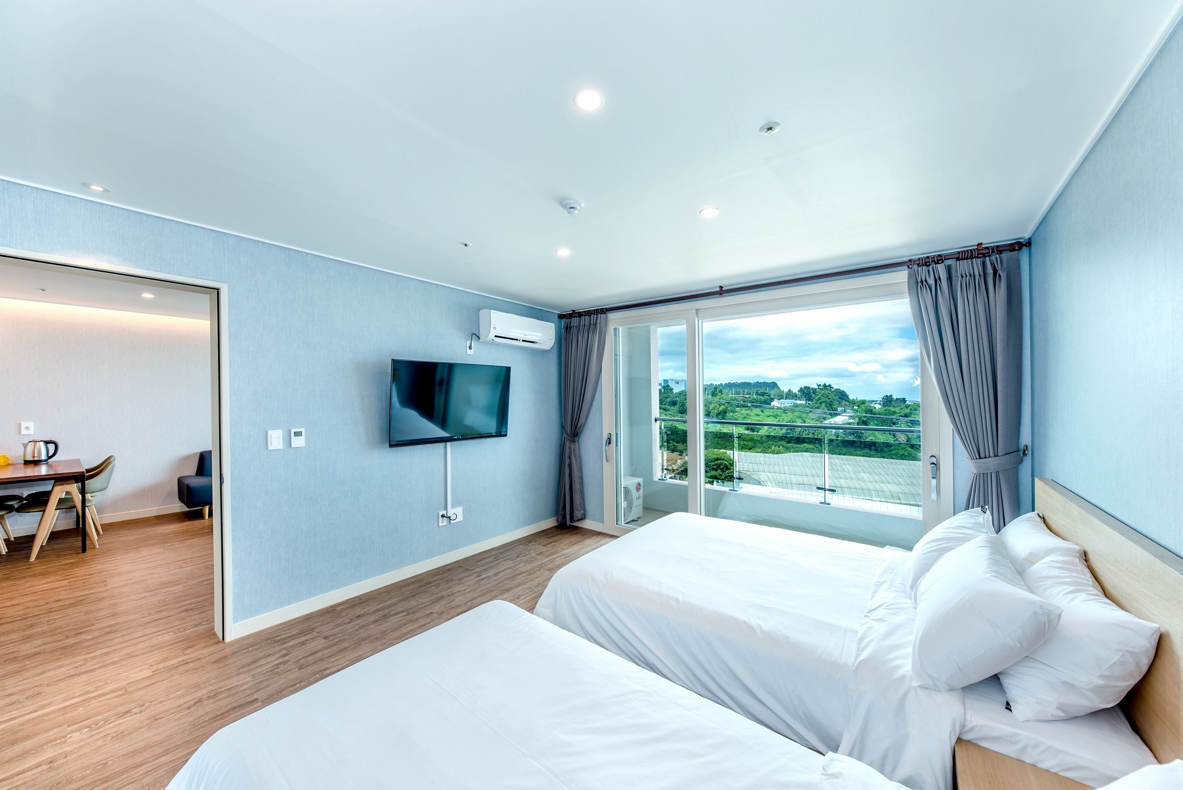 Premium bedding, down comforters, Select Comfort beds