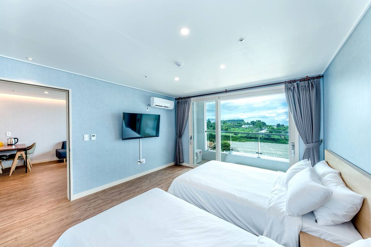 Premium bedding, down comforters, Select Comfort beds