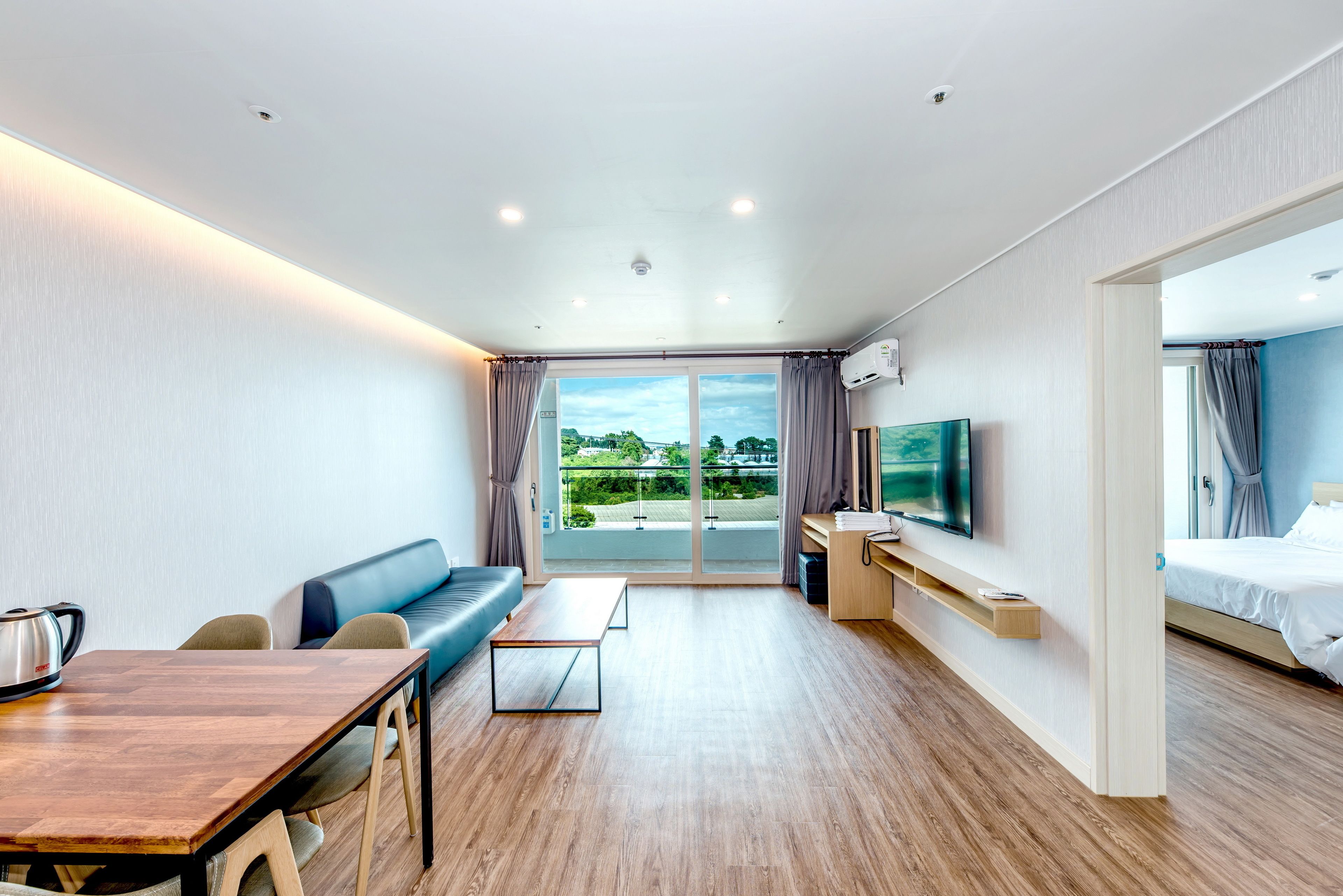 50-inch Smart TV with cable channels, TV, Netflix