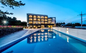 2 outdoor pools, open 10:00 AM to 8:00 PM, sun loungers