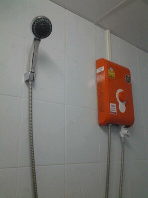 Standard-Doppelzimmer | Dusche im Bad