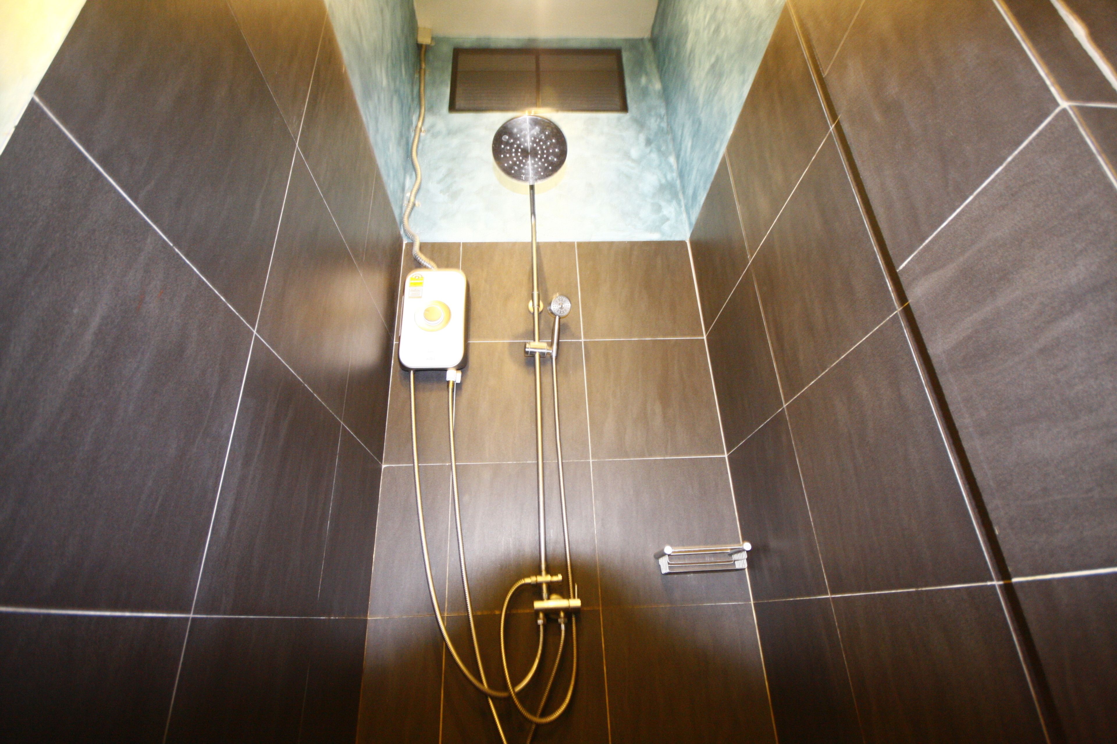 2 Bedrooms | Bathroom shower