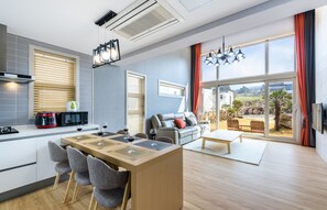 Villa de lujo, 3 habitaciones, baño privado, mezzanine | 3 habitaciones, wifi gratis y ropa de cama