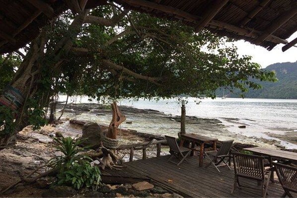 Terrace/patio - Phi Phi Sunset Bay Resort (Ko Phi Phi)