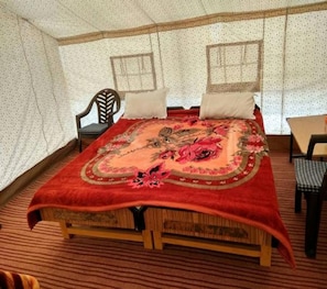 Deluxe Duplex, 1 Double Bed, Smoking | Rollaway beds, bed sheets