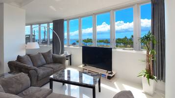 Superior Studio Suite, Ocean View, Beachfront | 1 bedroom, in-room safe, individually decorated, individually furnished