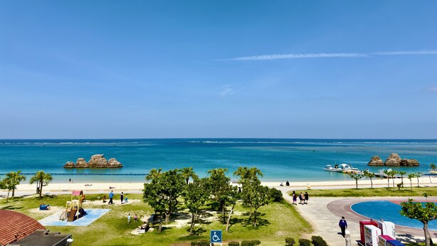 A beach resort with a pool, palm trees, and a clear view of the ocean. - Araha Resort ARAPANA (Chatan)