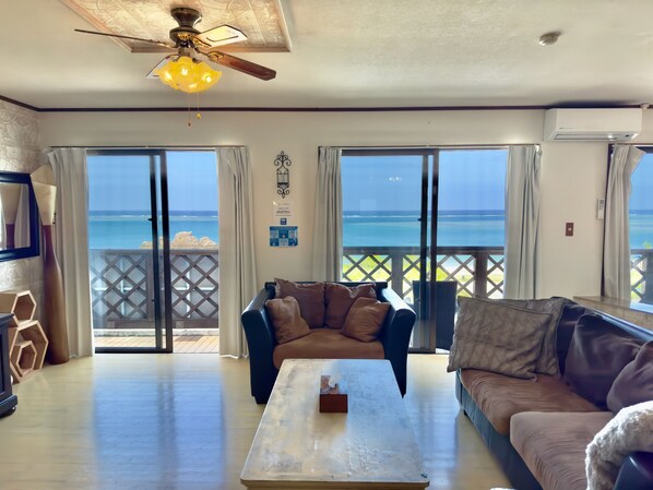 Superior Condo, Ocean View, Beachfront