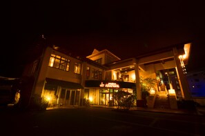 Front of property - evening/night - Araha Resort ARAPANA (Chatan)
