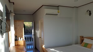 Superior Twin Room | デスク、遮光カーテン、可動式ベッド、WiFi (無料)